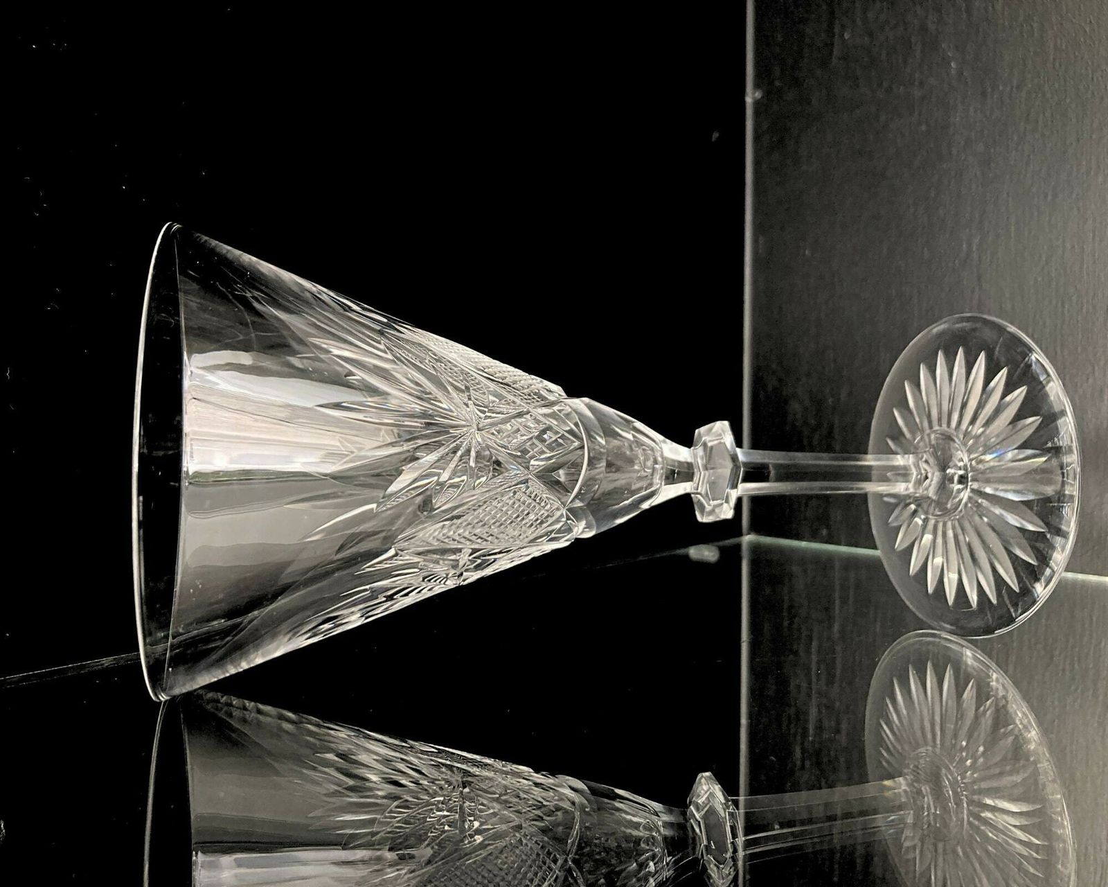photo furniture Val Saint Lambert Glazen | Champagne Of Martini | Maak Een Keuze | 6 Stuks | Patroon Berncastel | 1956–1963