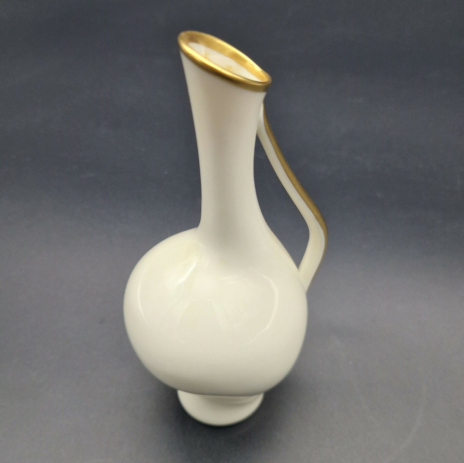 Porcelain Vase "Schwangere Luise" By Fritz Heidenreich For Rosenthal. 1950 photo vinterior