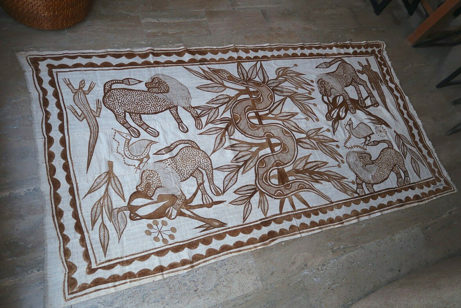 Grande tapisserie africaine de Fakaha, années 1980, Côte d'Ivoire, peinture, art, animal, lion, serpent, Boho Chic, Folk, Tribal photo furniture
