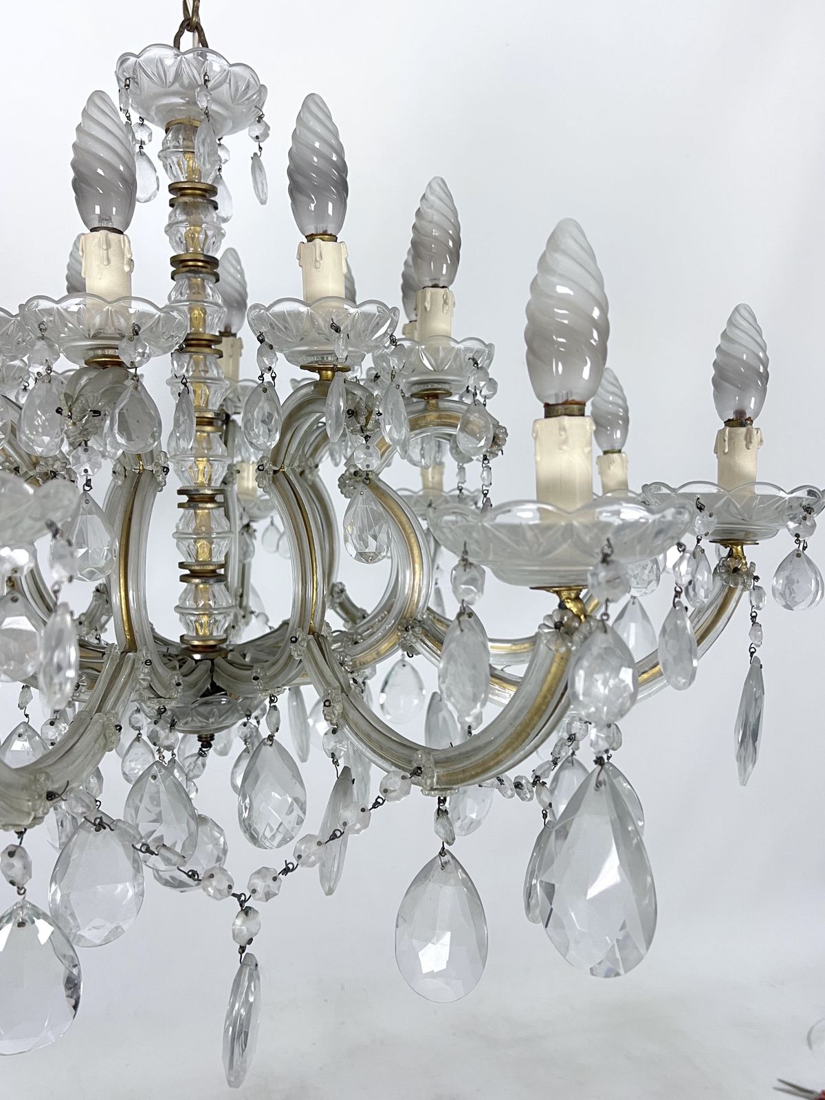 Mid Century Maria Teresa Crystal And Brass Large Chandelier. Italy 1940s photo vinterior