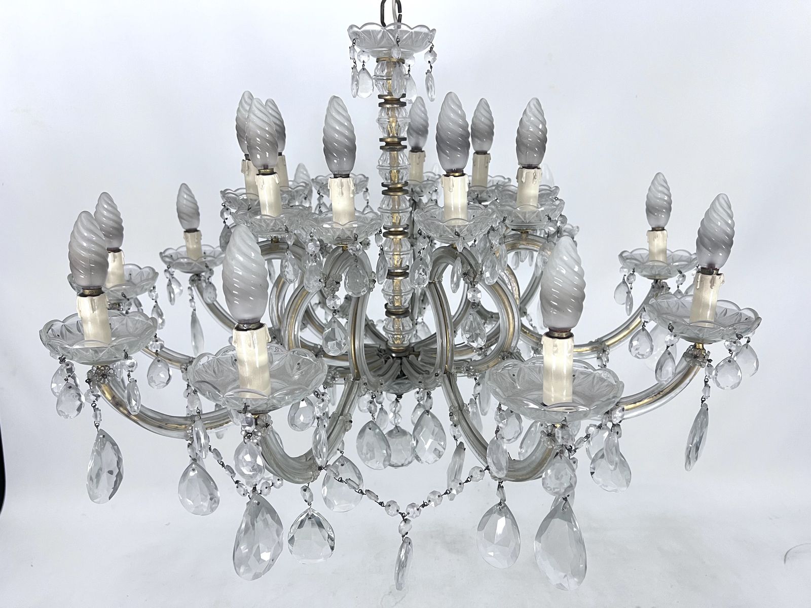 Mid Century Maria Teresa Crystal And Brass Large Chandelier. Italy 1940s photo vintage
