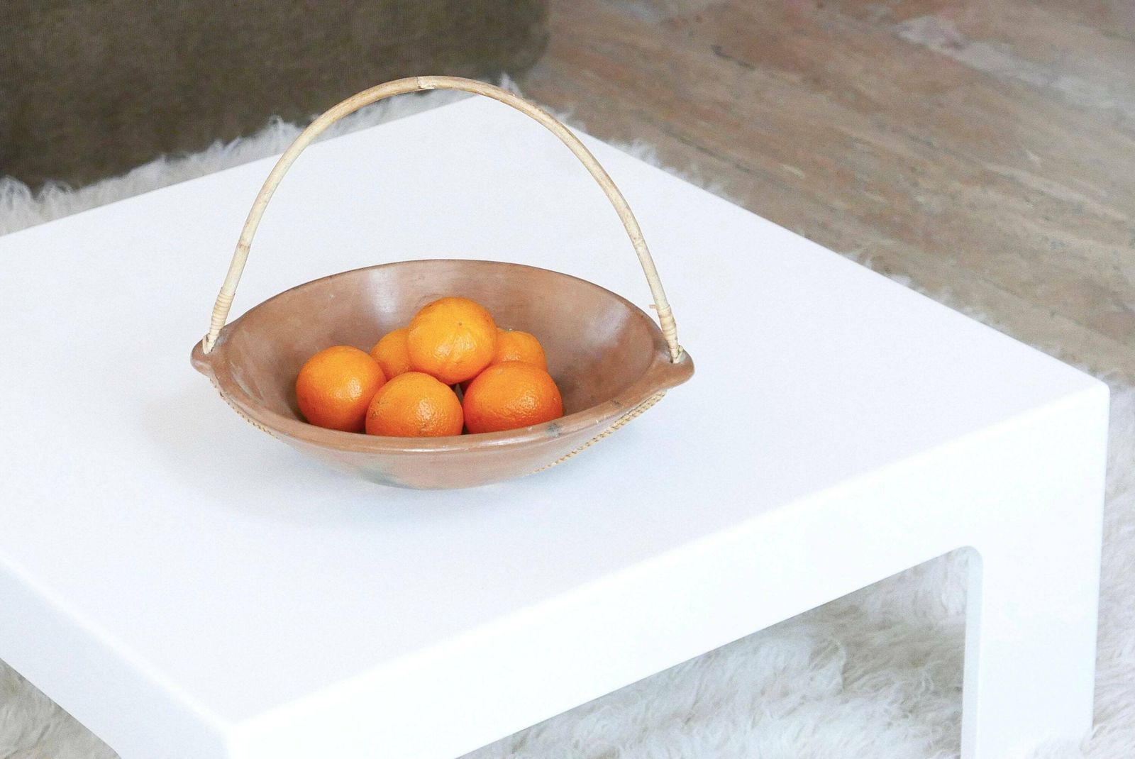 Groot Terracotta Middelpunt, Rattanhengsels, Jaren 1970 / Aardewerk, Boho Chic Keuken, Volkse Decoratie, Grote Schaal, Schaal, Mand photo furniture
