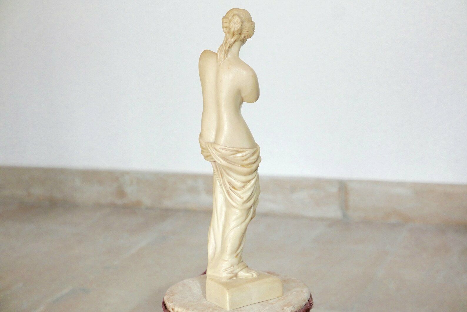 Statuette en résine : sculpture Vénus de Milo, déesse Aphrodite, fabriquée en Italie, années 1970 / Grèce d'époque, dieux grecs, mythologie, femme, art photo furniture