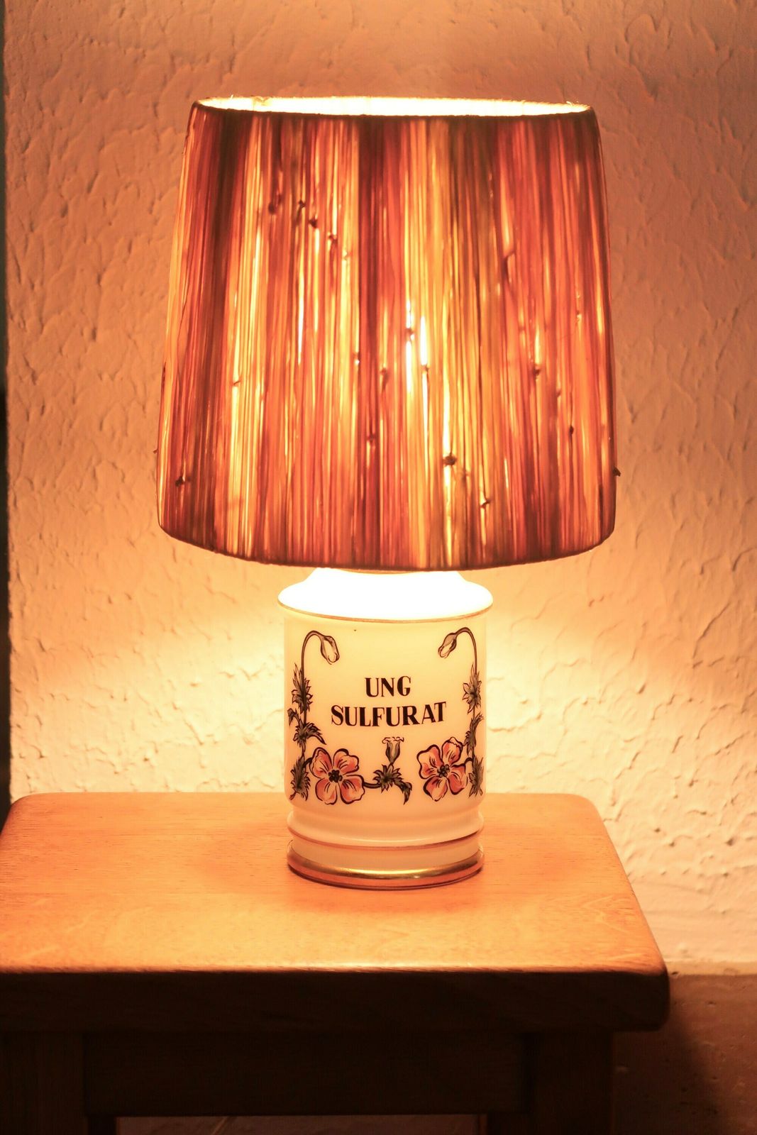 Paire de lampes de table, bocaux en verre de pharmacie, abat-jour en raphia, années 1960 / Herbarium, Flower, Cottage, verre blanc laiteux, Minimalist photo vinterior