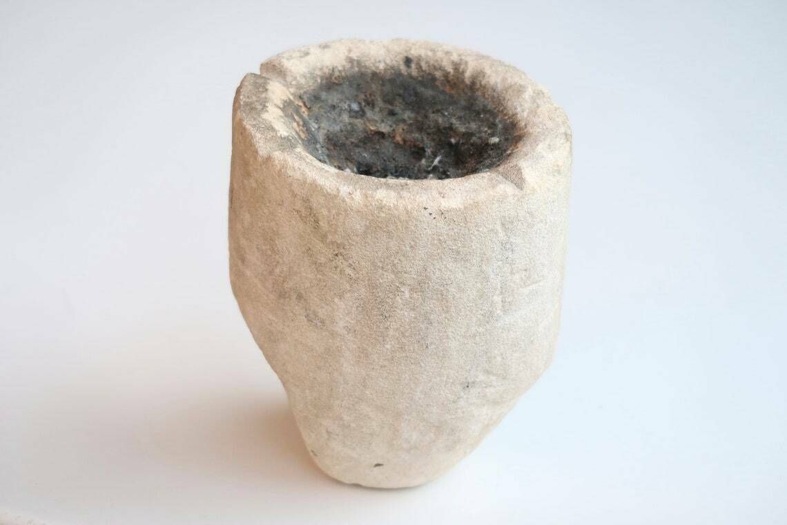 Sculpture, Mexican Stone Human Skull   Cabinet Of Curiosities, 1950s / Dish, Decor, Vanity, Skeleton, Boho Chic Bohemian Folk photo vinterior
