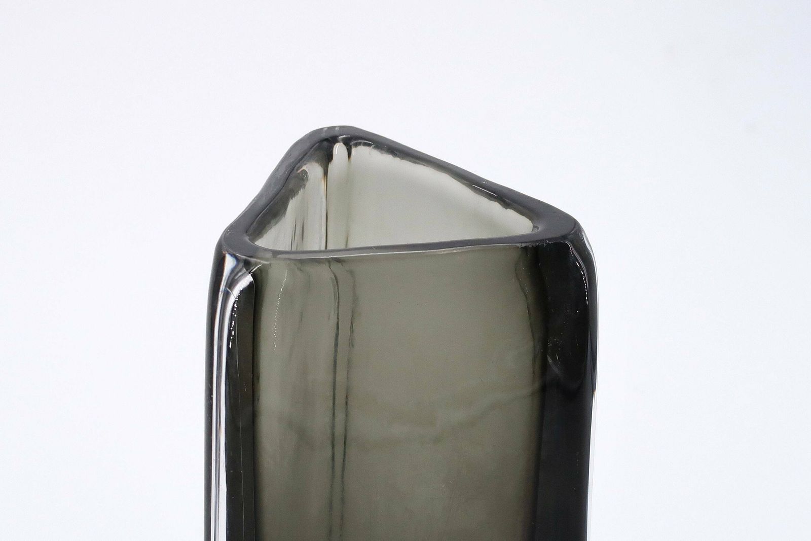 Vase en verre Sommerso noir, par Nils Landberg pour Orrefors, Suède, années 1970 / Art et design scandinaves photo furniture