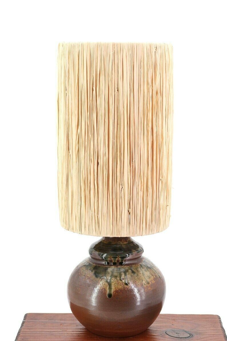 Lampe de table française en céramique marron et verte photo furniture