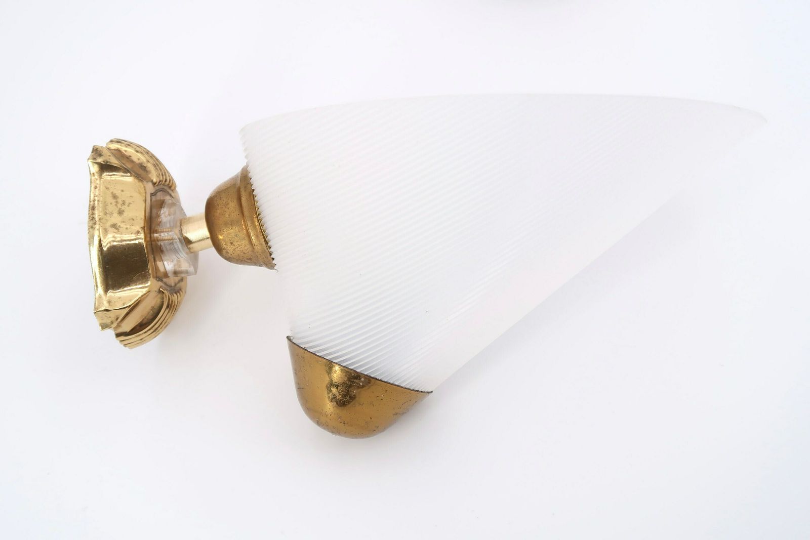 Paar Franse Modernistische Wandlampen, Wit En Messing, Ca. Jaren 1950 / Mid Century Modern Lamp Verlichting Messing Atomic Lunel Arlus photo for sale