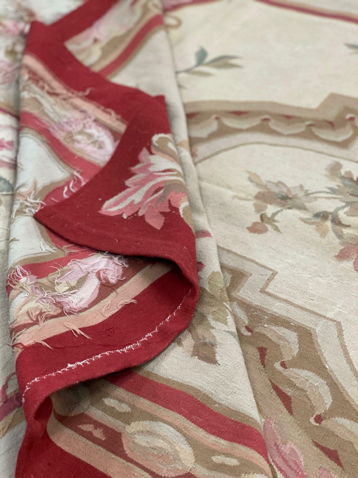 Red Traditional Aubusson Rug Handwoven Carpet Floral Wool Livingroom Rug photo vinterior
