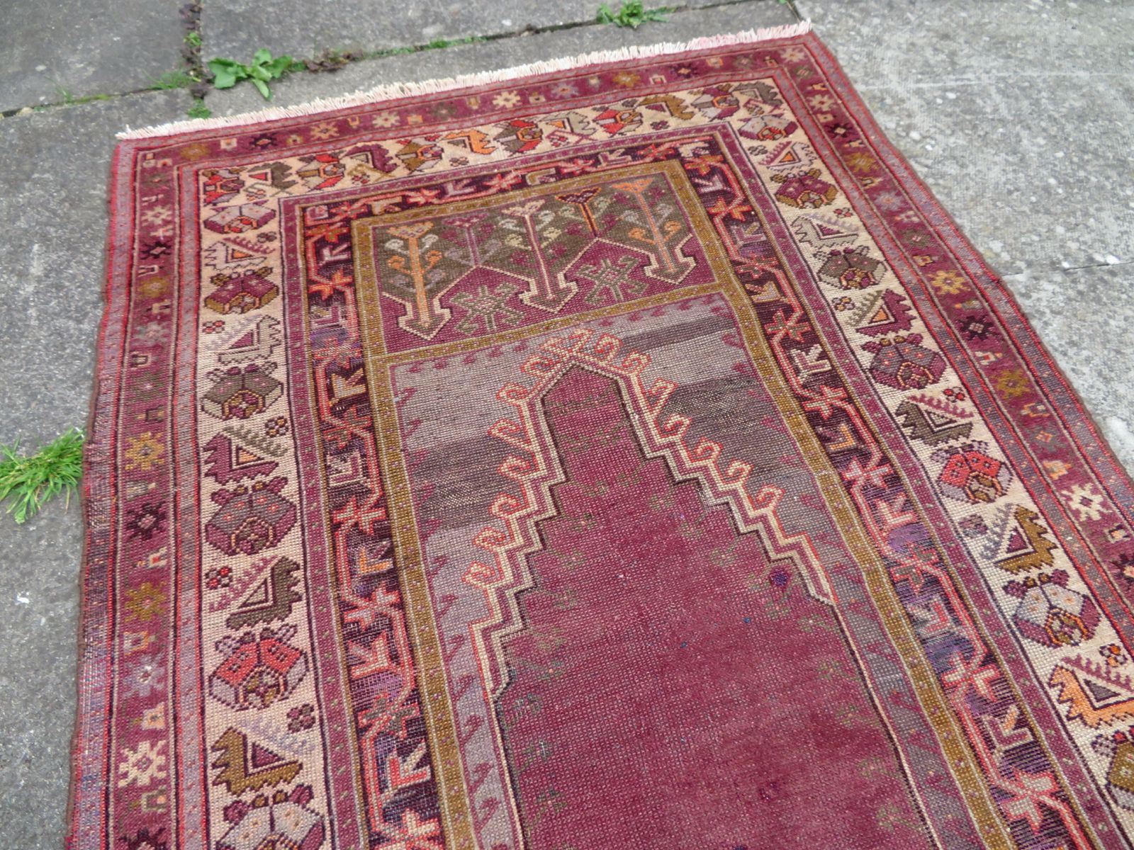 photo vintage Unusual Antique Turkish Ladik/Maden Prayer Rug. North Central Anatolia. Late 19th Century. 176cm X 104cm.