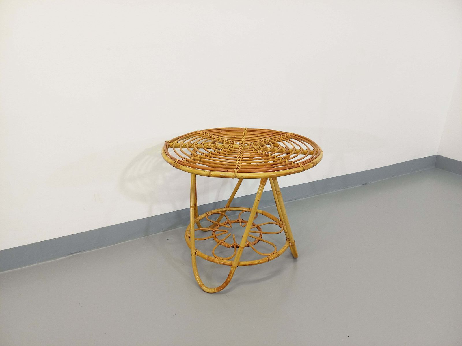 Ronde Rotan Salontafel, jaren 1960 photo Meubels
