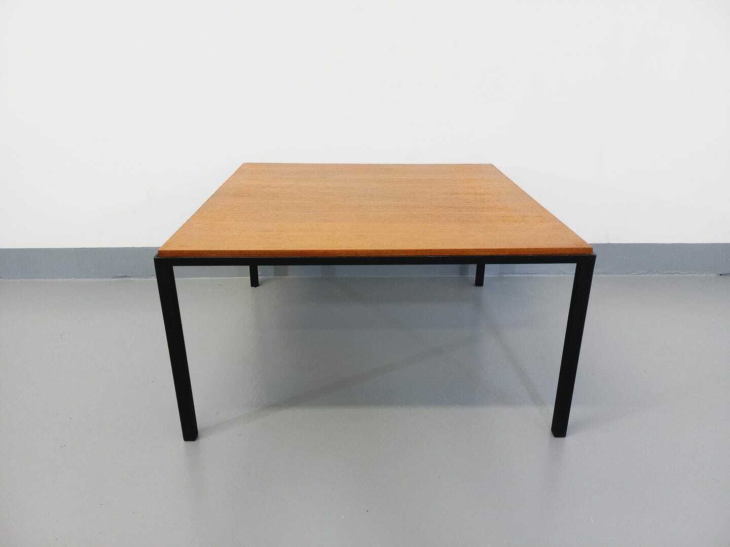 Table basse moderniste carrée en teck et métal photo furniture