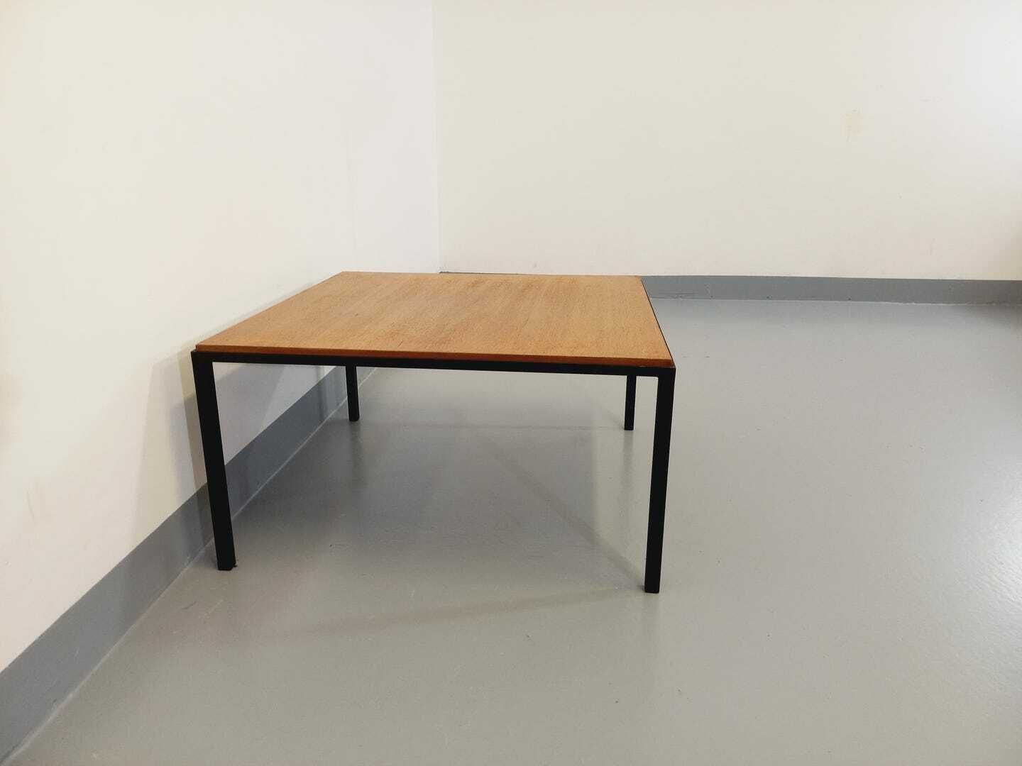 photo furniture Table basse moderniste carrée en teck et métal