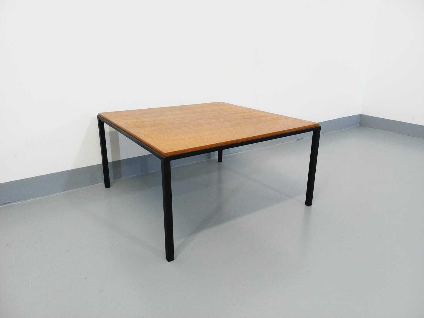 Mobilier Table basse moderniste carrée en teck et métal photo