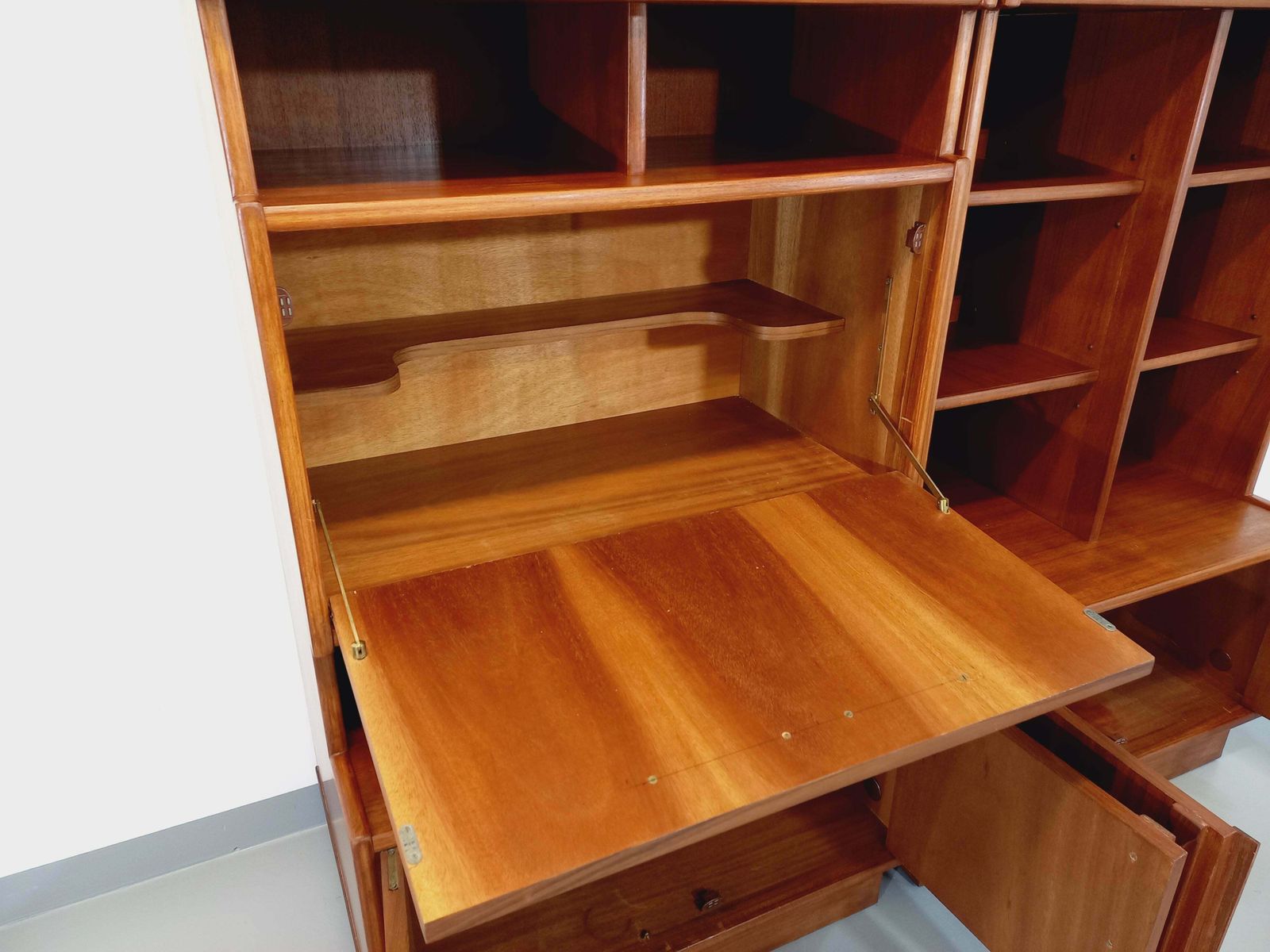 photo furniture Bibliothèque scandinave en teck, années 1960