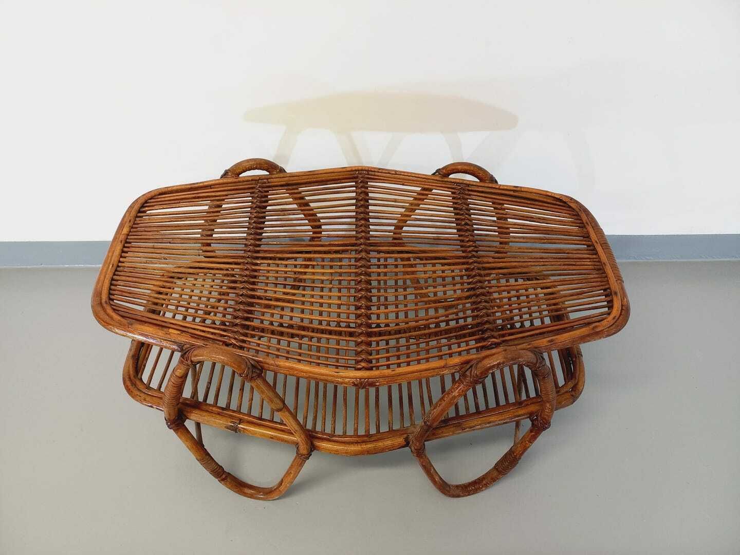 Table basse hexagonale en rotin, années 1960 photo vinterior