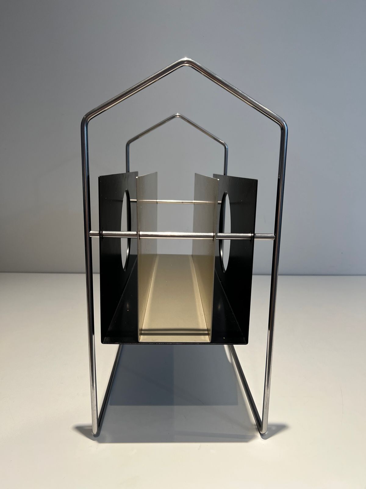 Chrome Design Magazine Rack In Black And White Lacquered Metal photo 1250.0