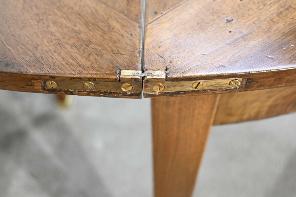 photo vinterior Walnut Table, Directoire Period – 1810