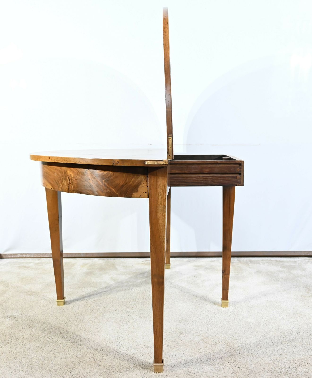 photo vintage Walnut Table, Directoire Period – 1810