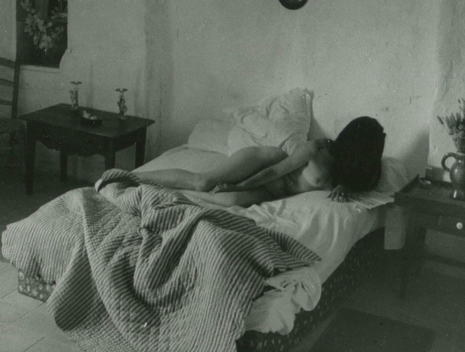 Willy Ronis Female Nude In Bed, Gordes 1966 photo furniture