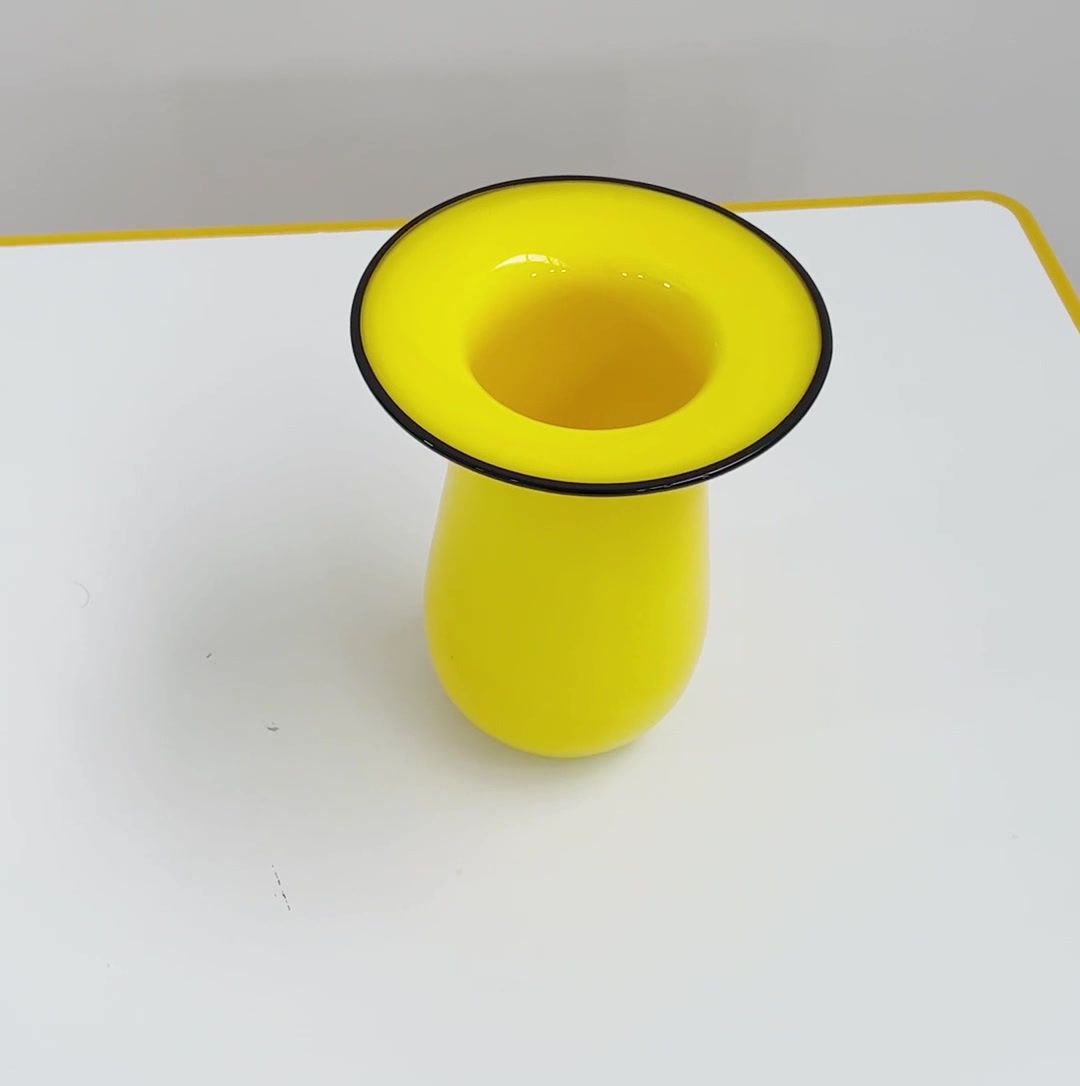 Yellow Vase In Murano Glass, 1970s photo vinterior