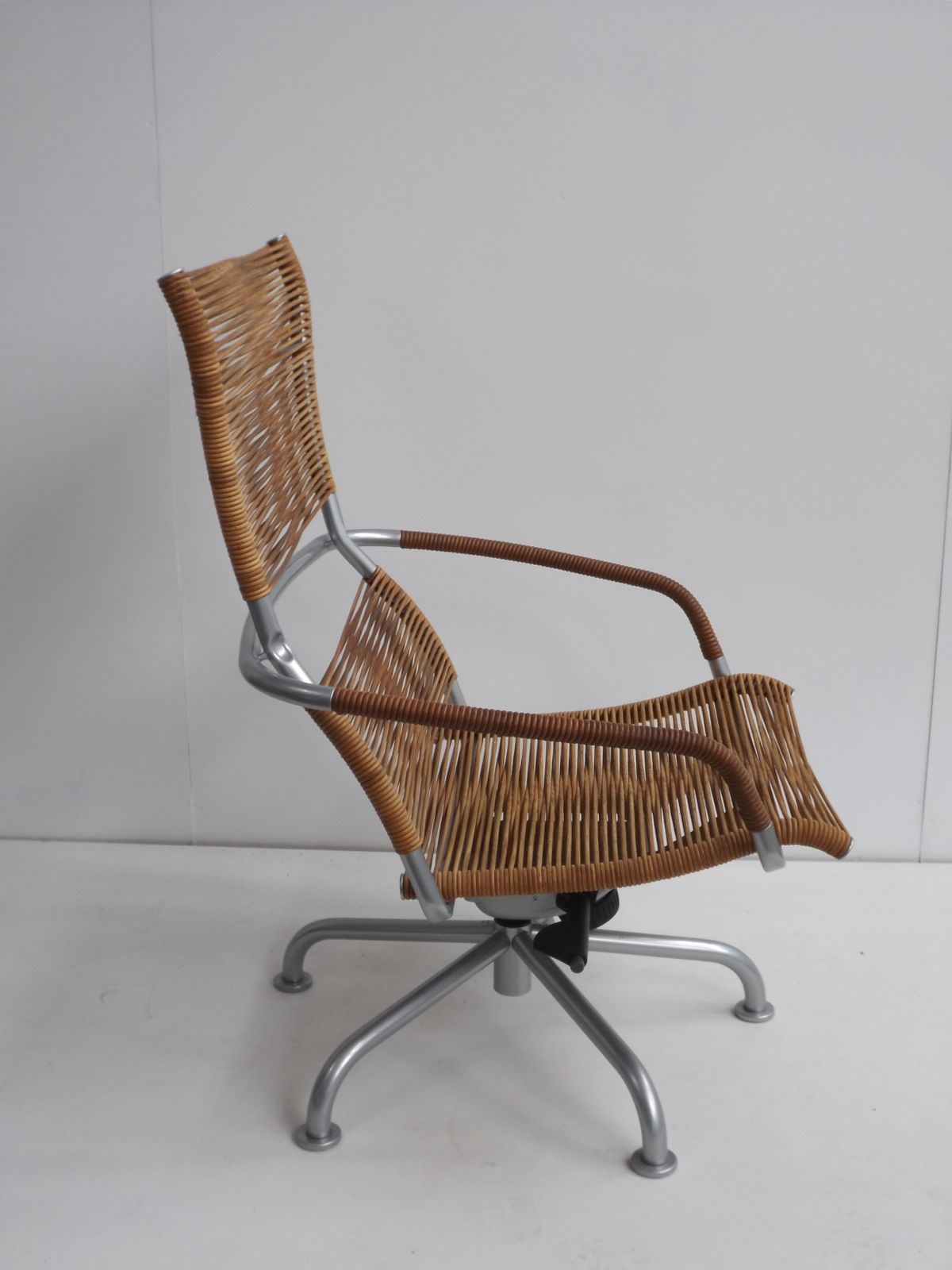 Miss B Loungechair Tito Agnoli photo furniture