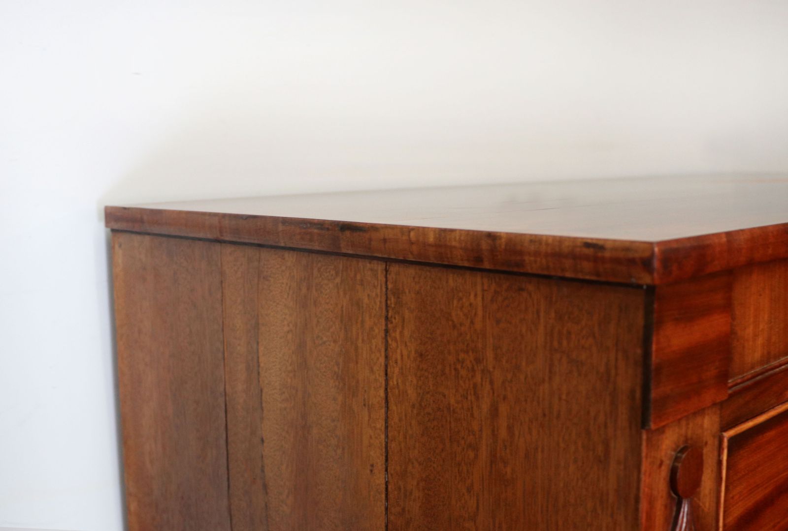 A Lovely 19th Century Flame Mahogany Chest Of Drawers. photo 995.0