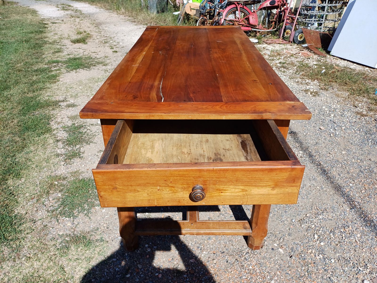 photo vinterior 19th Century Country Farmhouse Table In Cherry, 3 Drawers.