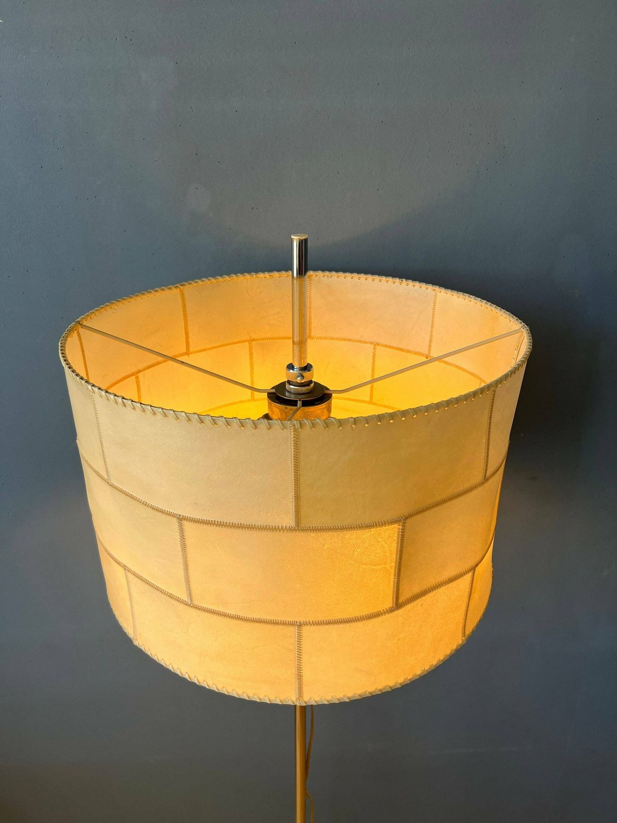 Mid Century Staff Leuchten Vloerlamp Met Leren Kap photo Verlichting