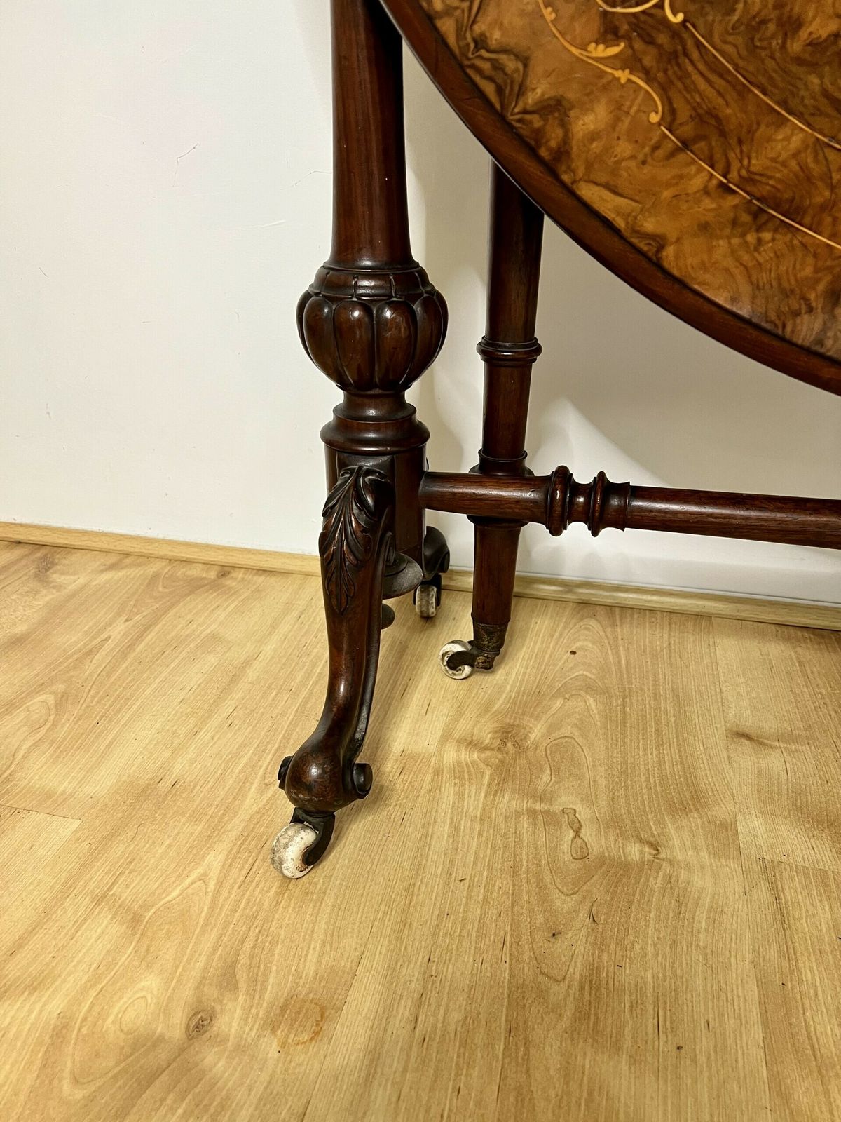 Fantastic Quality Victorian Burr Walnut Inlaid Sutherland Table photo for sale
