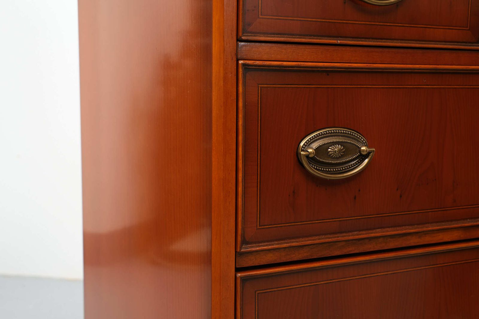 photo vinterior Heldense Exclusive English Furniture Cherry Wood Cabinets 1970s