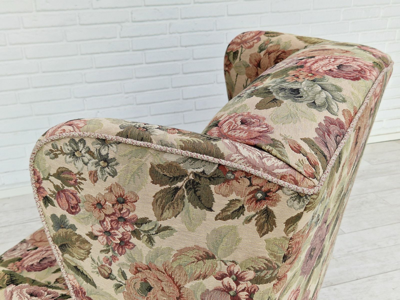 photo vinterior 1950s, Danish Vintage Relax Chair In "Flowers" Fabric, Original Condition.