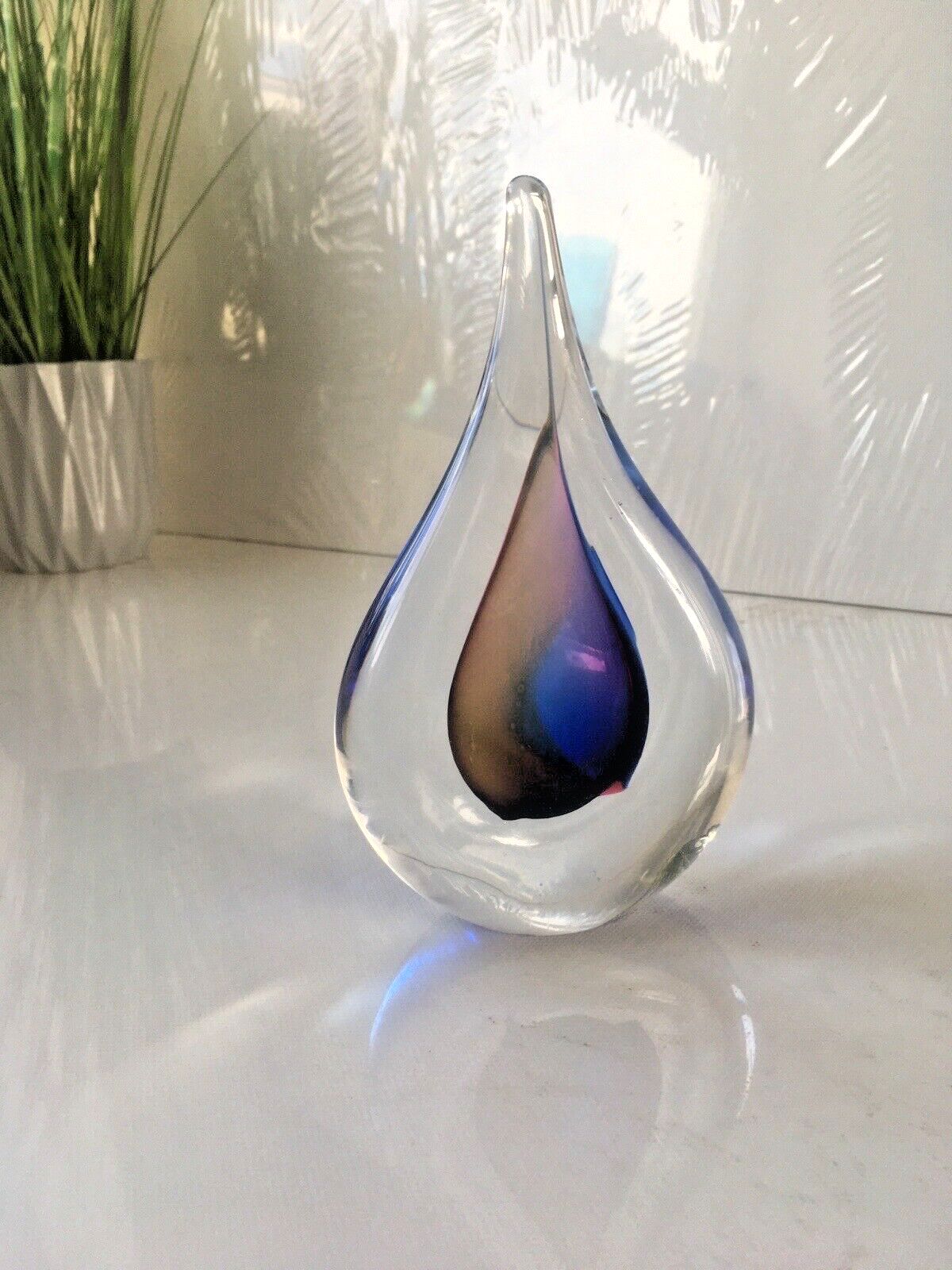 photo vintage Lovely Signed Polish Marian Pyrcak Sommerso Style Teardrop Sculpture Paperweight