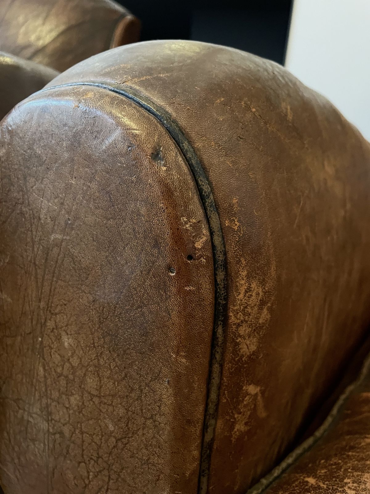 photo vinterior Pair Of 1950s Leather Club Chairs   Original Condition
