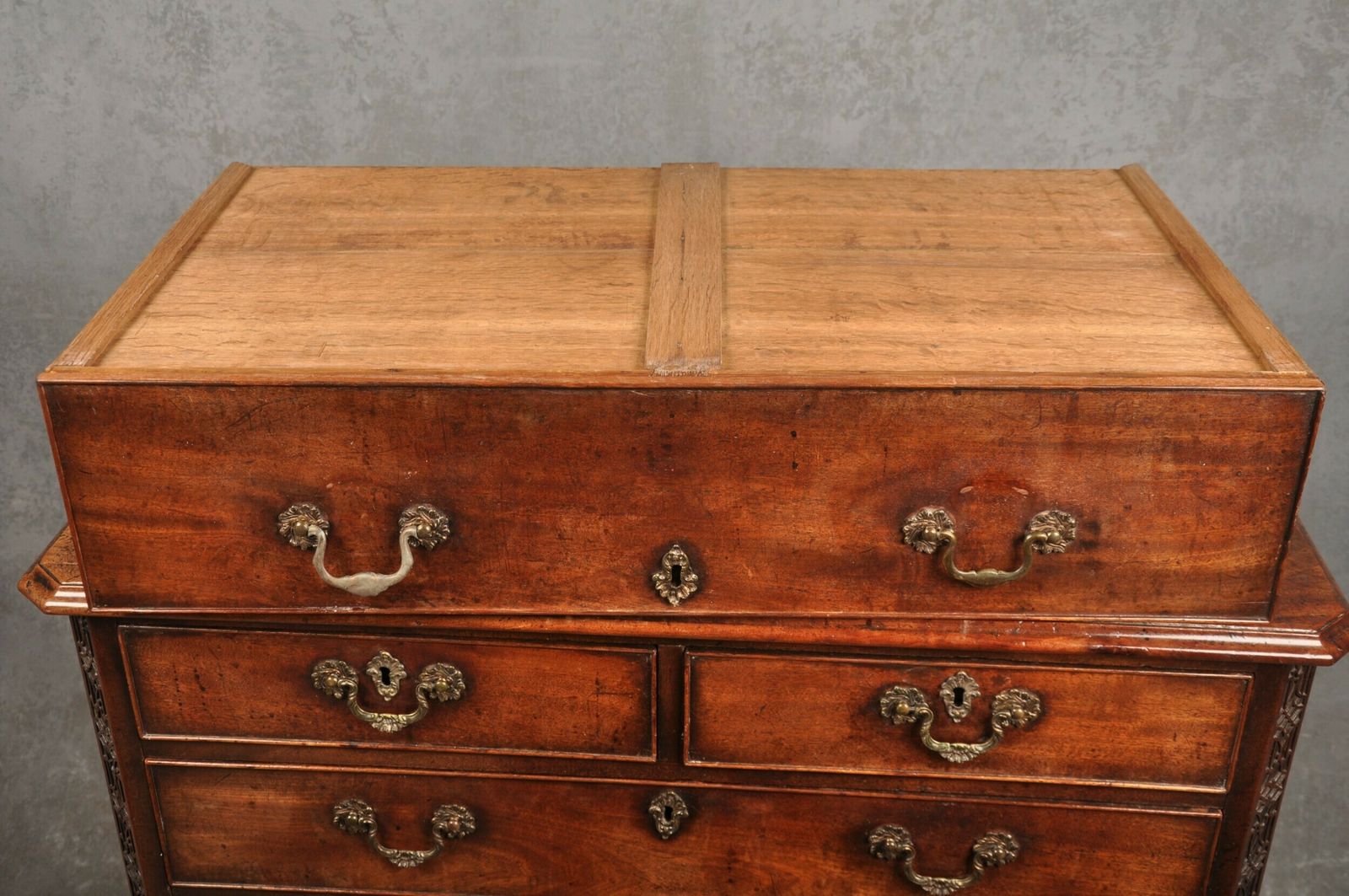 photo furniture Fine 18th Century Mahogany Chippendale Chest Of Drawers