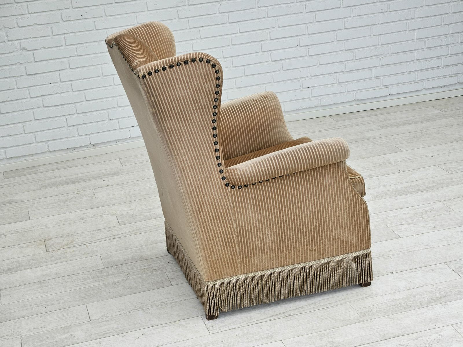 Ca. Jaren 1970, Deens Design, Fauteuil In Corduroy, Essenhout, Ongerestaureerde Staat. photo for sale