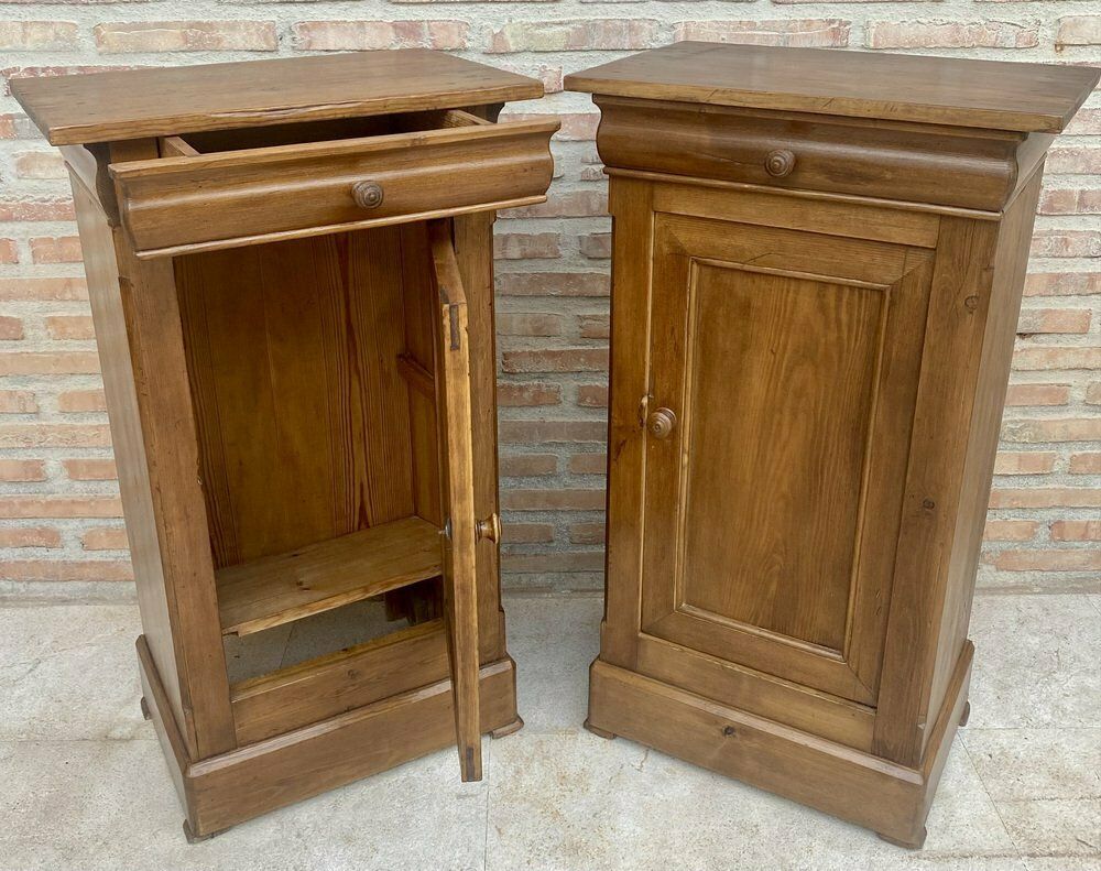 photo vinterior Vintage French Provincial Walnut Nightstands, 1920, Set Of 2