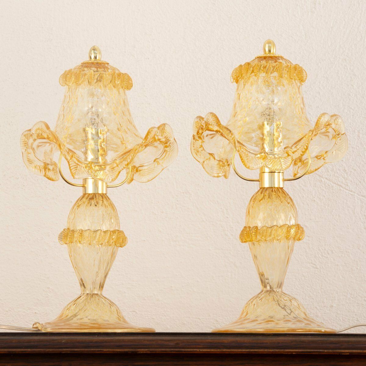 Italiaanse tafellampen van Murano-glas met gouden elementen, jaren 1990, set van 2 photo for sale