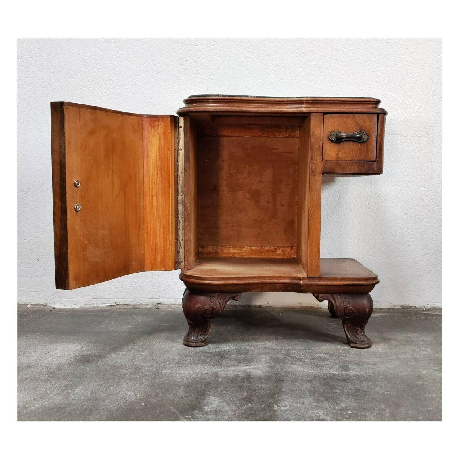 photo furniture Pair Of Lixurious Art Deco Nightstands With Venetian Baroque Elements / Antique Bedside Tables With Nero Portoro Marble / Italy, 1920s
