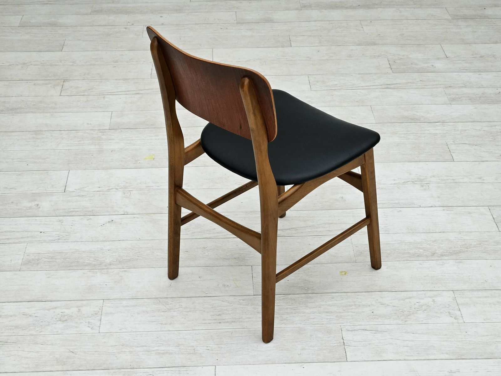 photo for sale 1960s, Danish Design By Ib Kofod Larsen, Set Of 3 Dining Chairs Model 62.