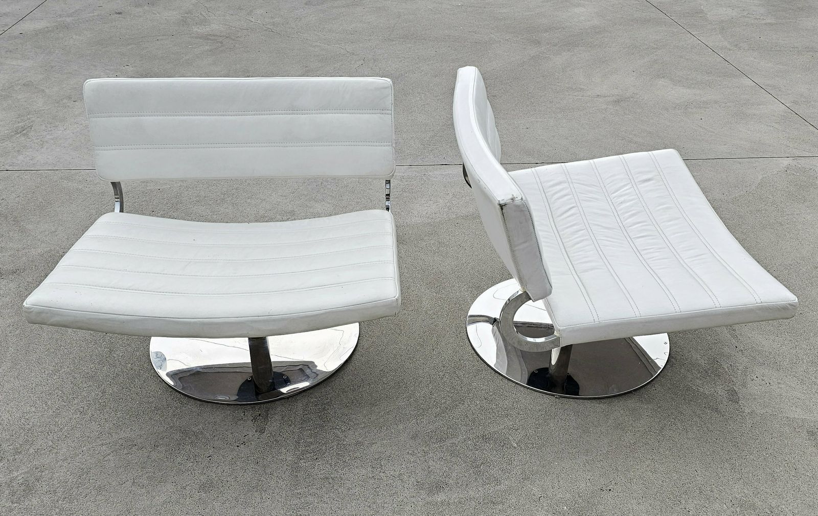Pair Of Postmodern Swivel Lounge Chairs In White Leather And Chrome // Revolving Lounge Chairs // Made In Italy In 1970s photo for sale