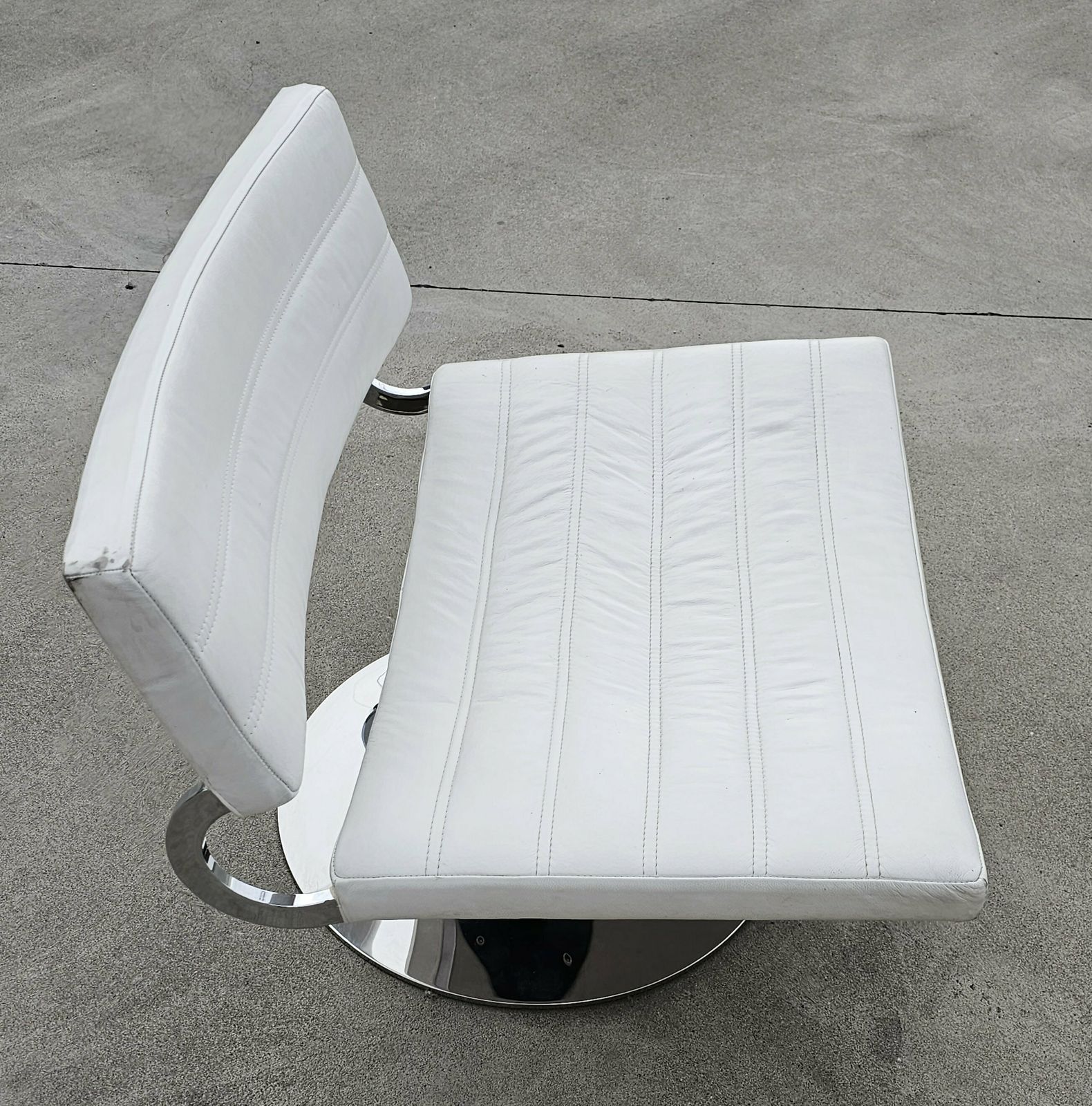 Pair Of Postmodern Swivel Lounge Chairs In White Leather And Chrome // Revolving Lounge Chairs // Made In Italy In 1970s photo vintage