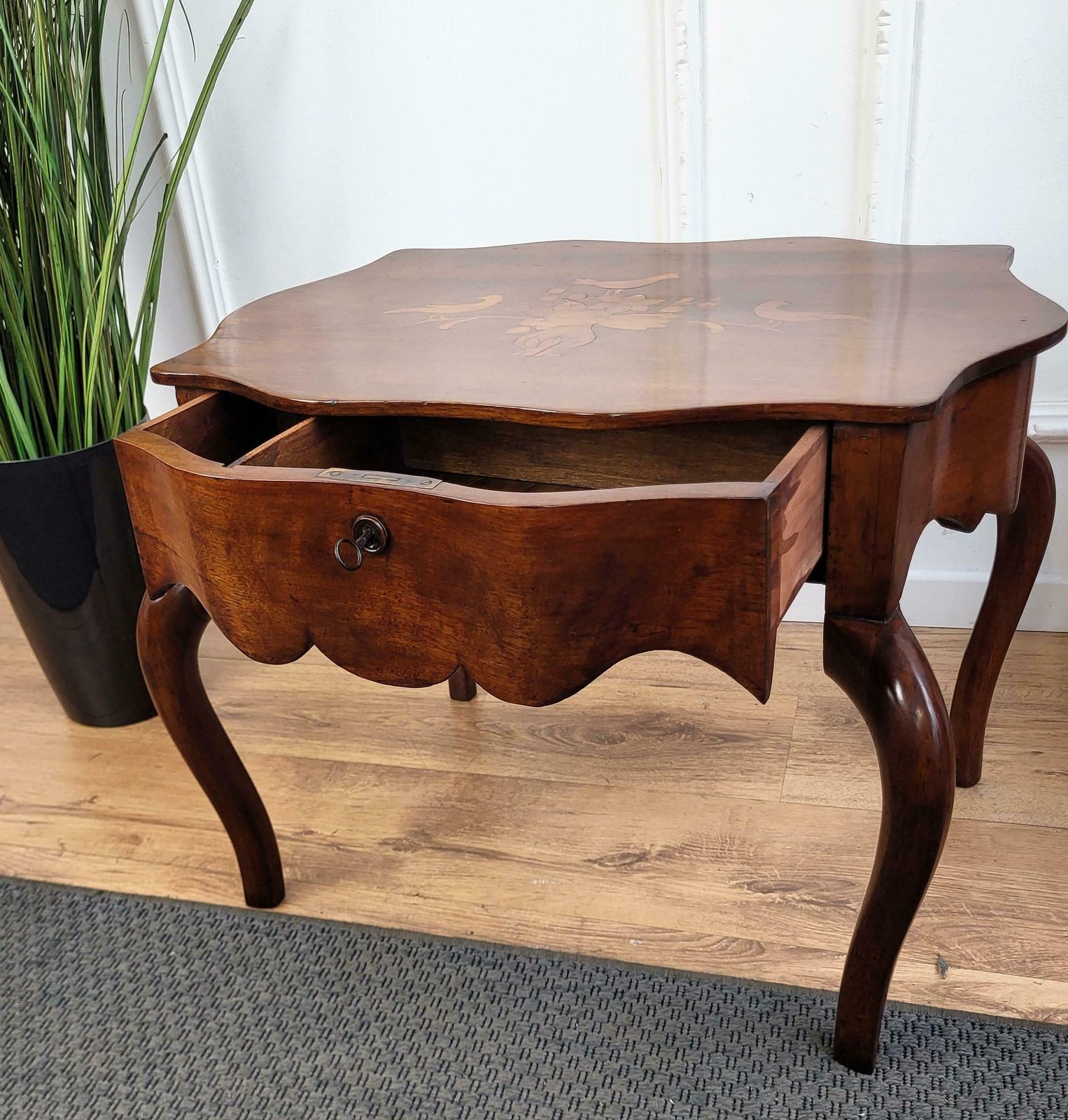 Neoclassical Italian Walnut Inlay Marquetry Spider Coffee Sofa Or Side Table photo vintage