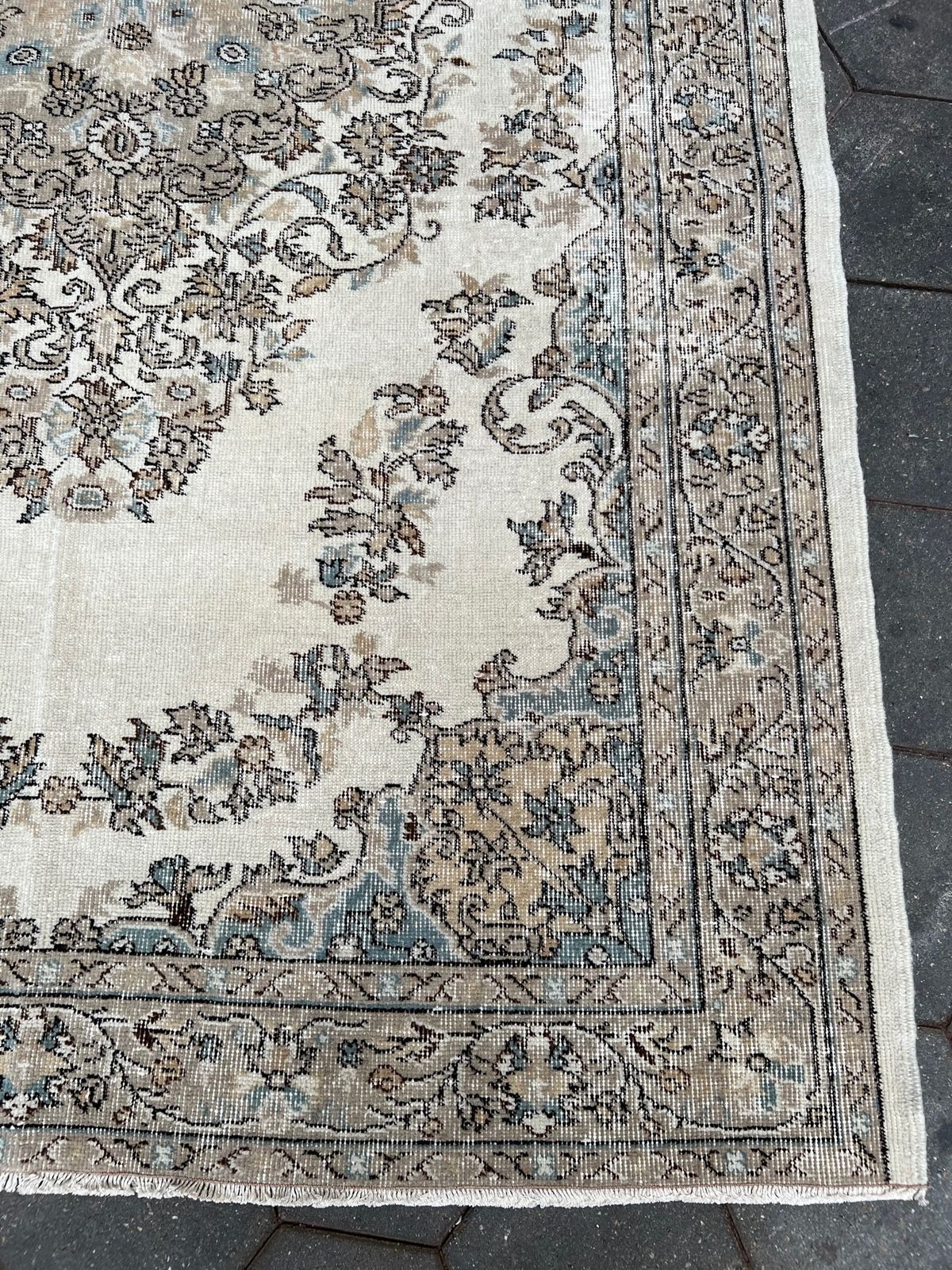 Cream And Beige Vintage Yuruk Carpet 172 X 270 Cm – Cream And Beige Vintage Yuruk Carpet, 172 X 270 Cm, 1960's photo vintage