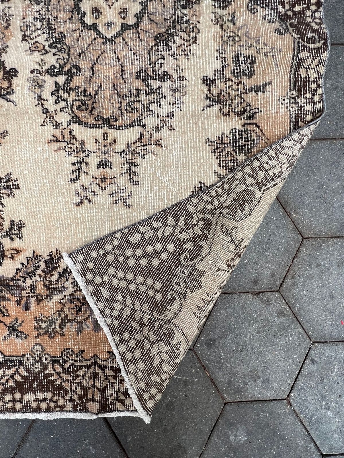photo for sale Brown And Pink Vintage Yuruk Carpet 112 X 207 Cm – Brown And Pink Vintage Yuruk Carpet 112 X 207 Cm, 1960's