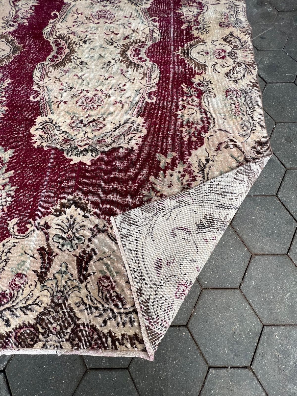 Textiles Red Vintage Yuruk Carpet 186 X 287 Cm – Red Vintage Yuruk Carpet 186 X 287 Cm, 1960's photo