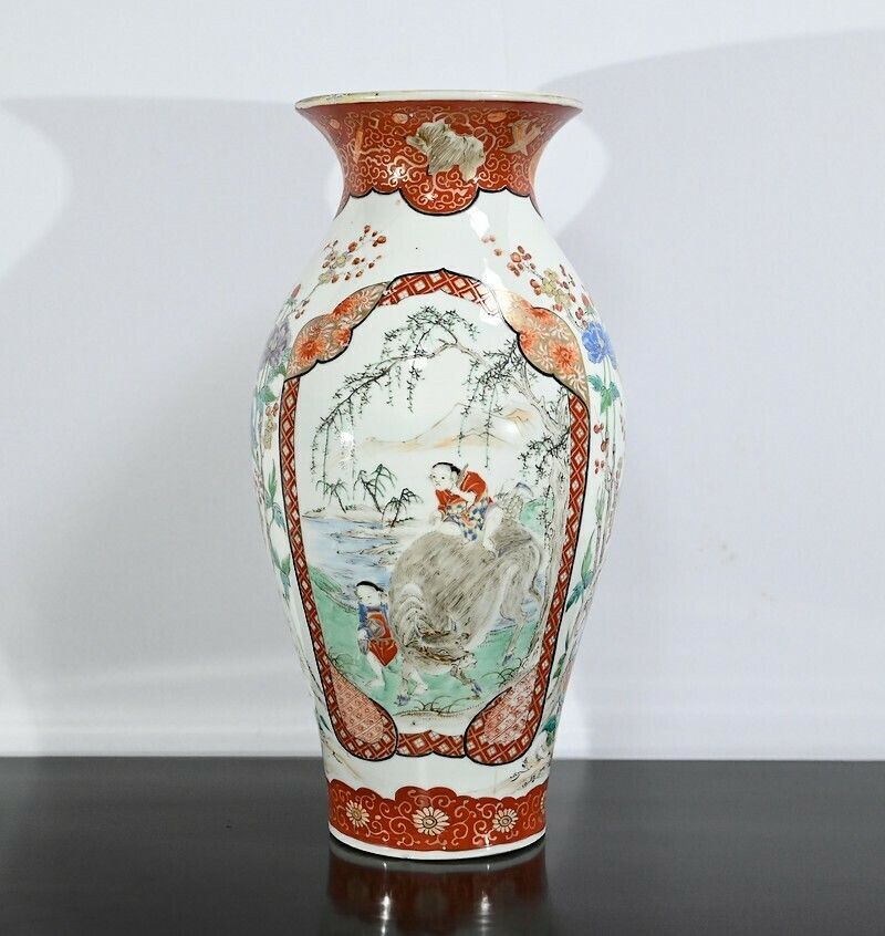 Large Japanese Porcelain Vase – Late 19th Century