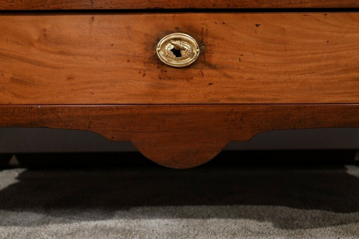 photo vintage Mahogany Port Scriban Commode From Saint Martin And Cuba, Louis XV – 18th Century