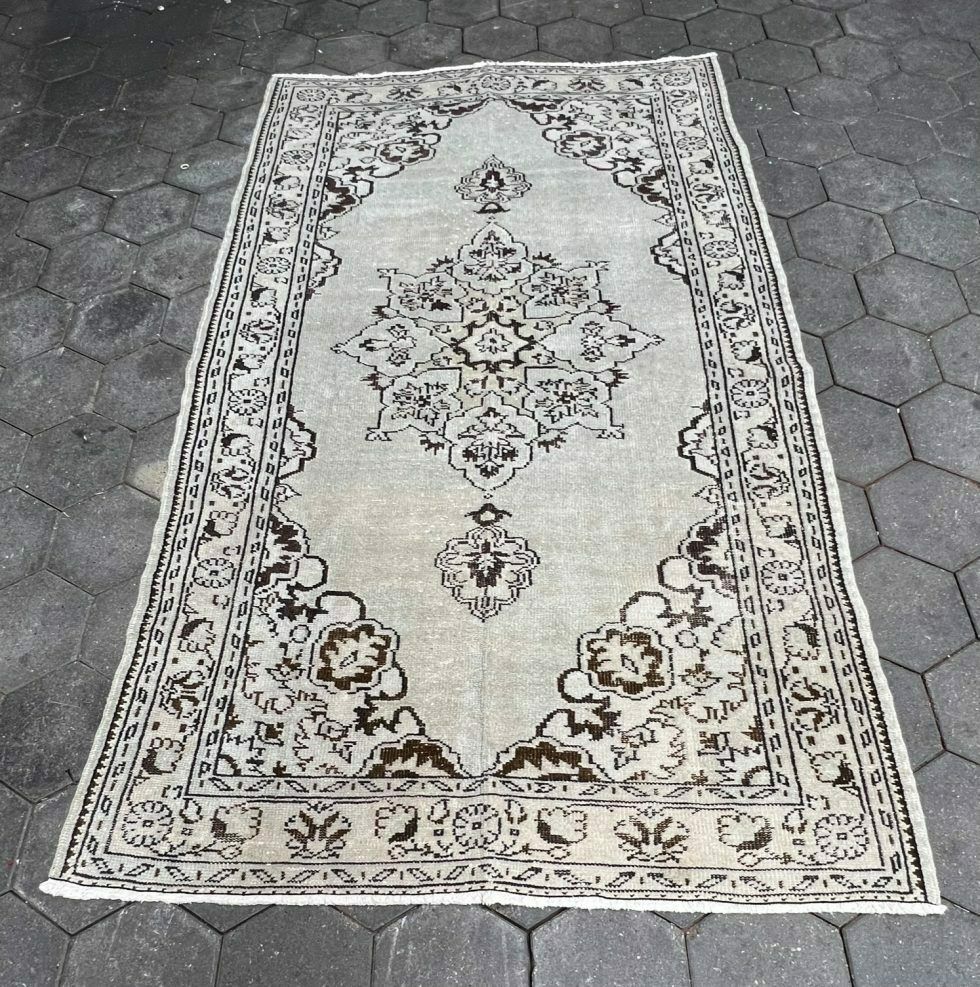 Gray Vintage Yuruk Carpet 260 X 154 Cm, 1960's photo Textiles