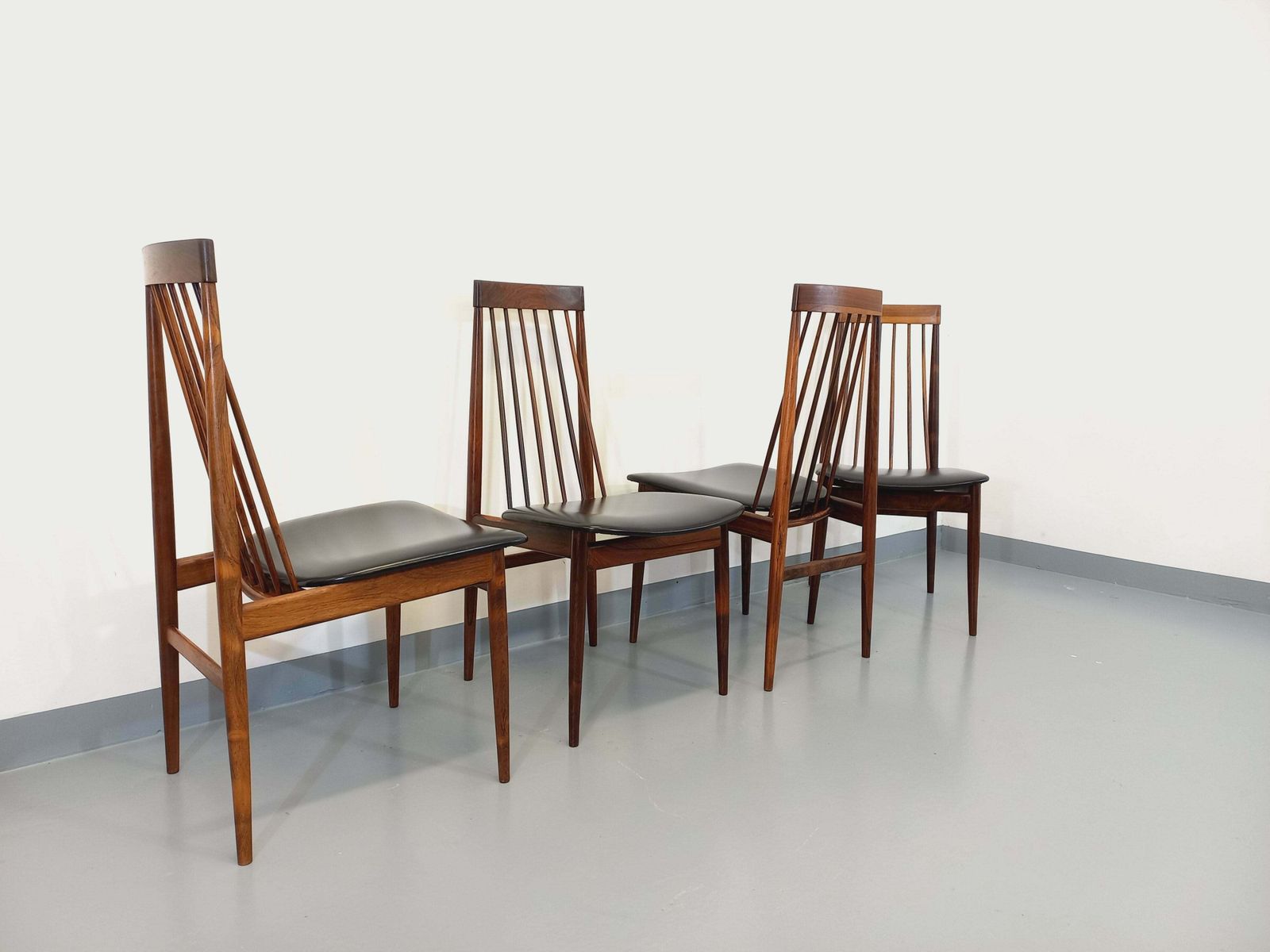 4 chaises Ernst Martin Dettinger en palissandre photo vintage